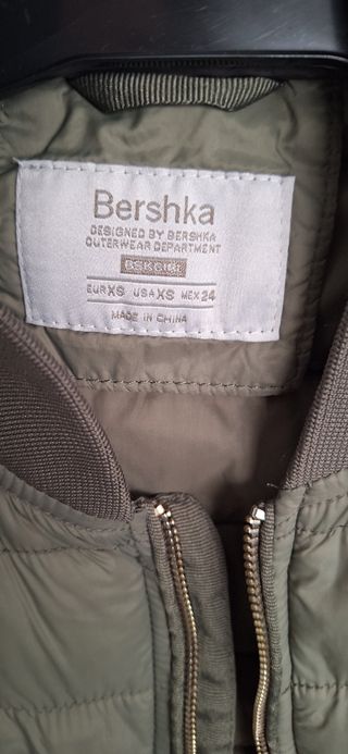 Cazadora Bershka Verde Oliva Talla XS