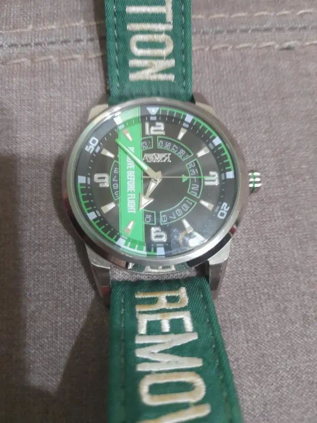 Reloj Aviador Verde CAUTION