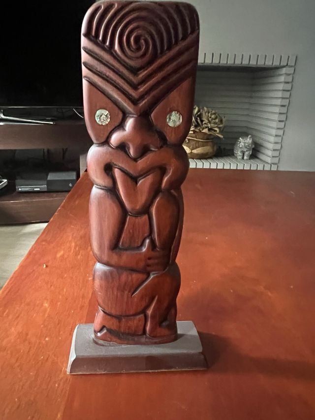 Figura Tótem de Madera Tallada