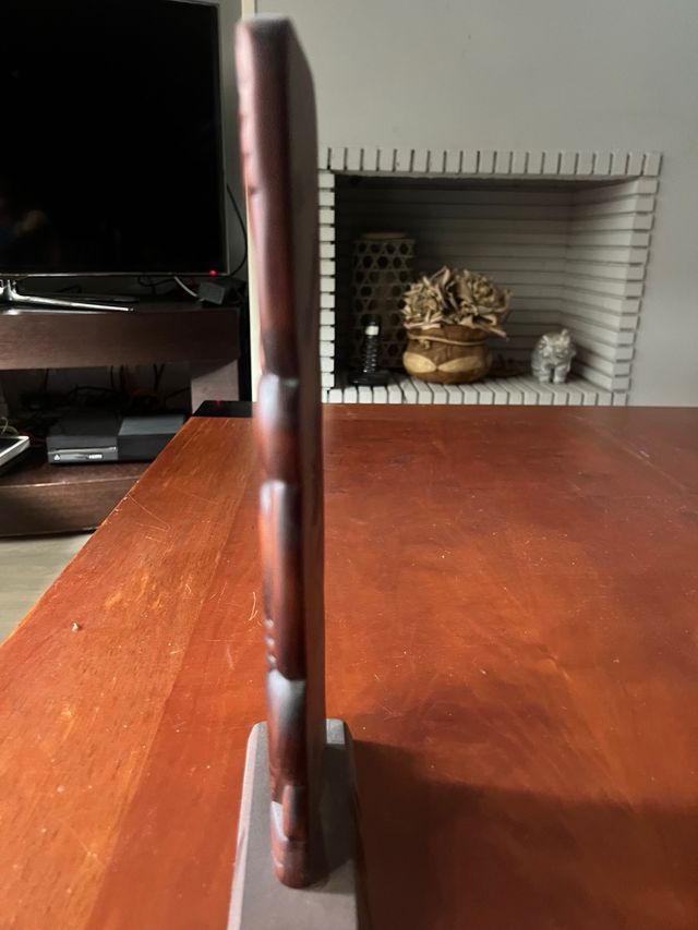 Figura Tótem de Madera Tallada