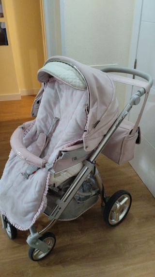 Carrito Bebecar con plástico de lluvia