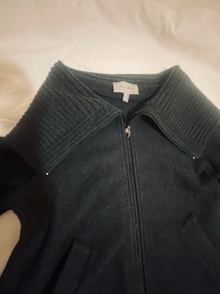 Chaqueta acampanada negra