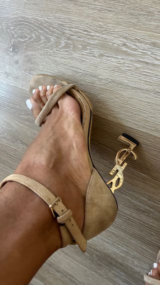 Sandalias Saint Laurent Beige y Doradas