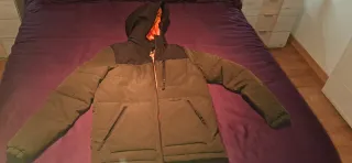 Abrigo Jack & Jones verde y negro T.176