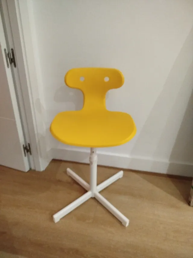 Silla de escritorio amarilla