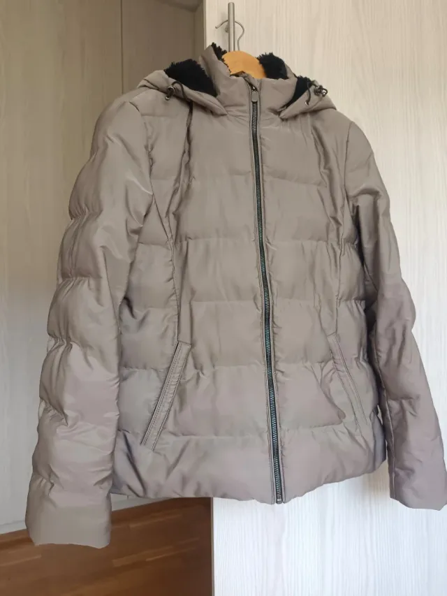 Abrigo anorak acolchado con capucha