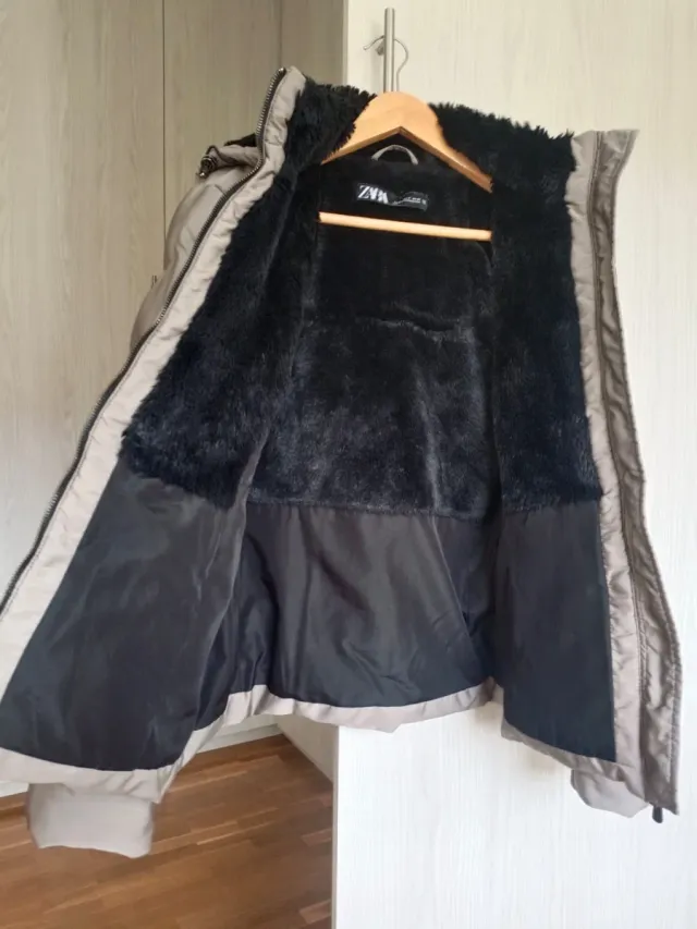 Abrigo anorak acolchado con capucha