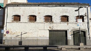 Solar urbano edificable cerca de la Corredera