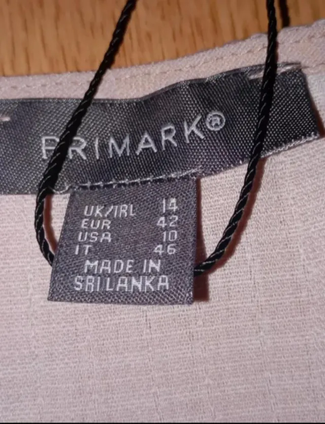 Blusa rosa con estampado de hojas