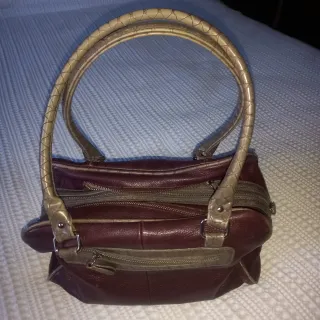 Bolso de piel berenjena y marrón
