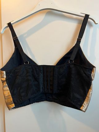 Top dorato con pizzo nero