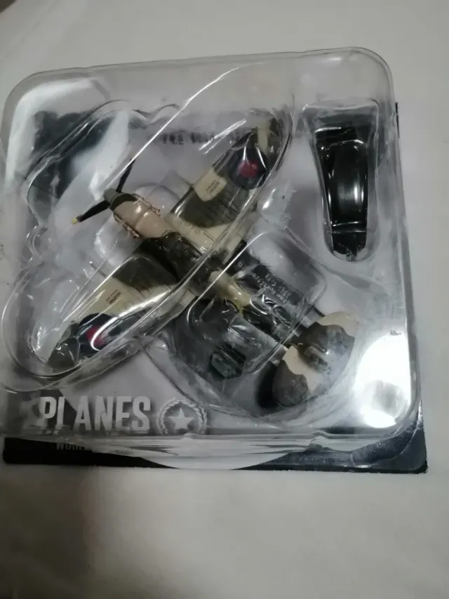 Avião militar WWII escala 1:72