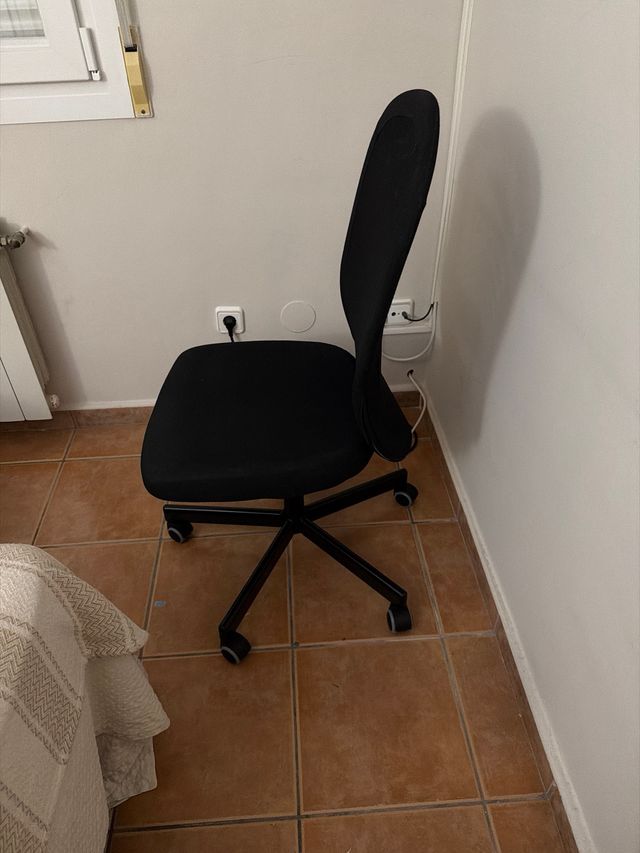 Silla de escritorio ergonómica negra