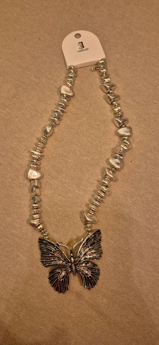 Collar mujer plateado con mariposa