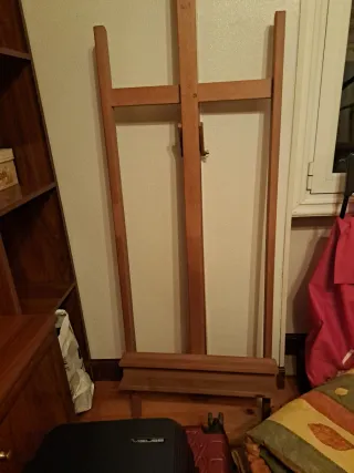 Caballete de madera para pintura artística