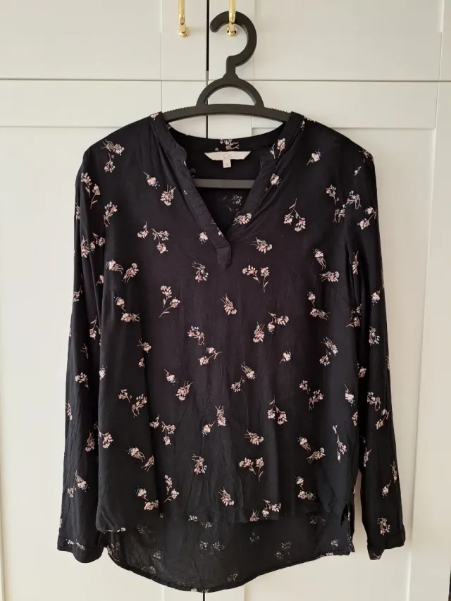Blusa negra flores manga larga