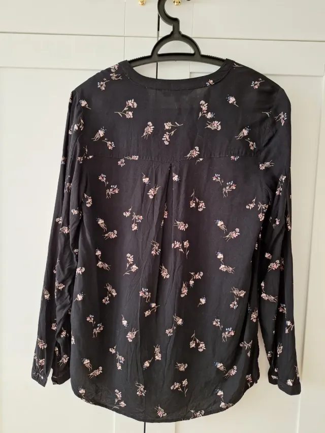 Blusa negra flores manga larga
