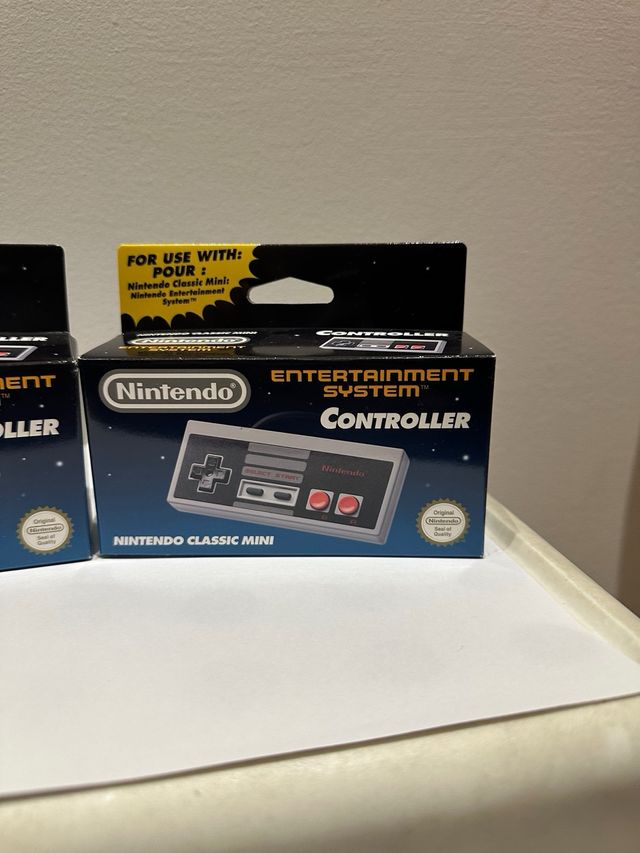 Pacchetto di 2 controller Nintendo Classic Mini