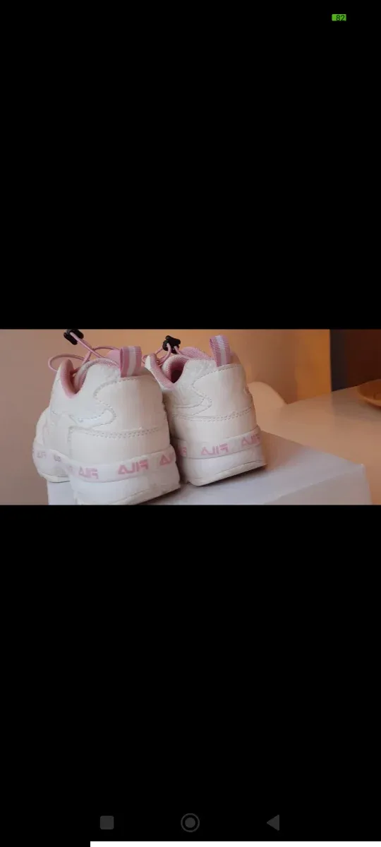 Zapatillas Fila Niña Blancas y Rosas