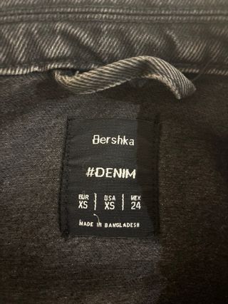 Chaqueta vaquera negra Bershka