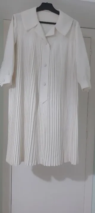 Vestido blanco con tablas 45% lana