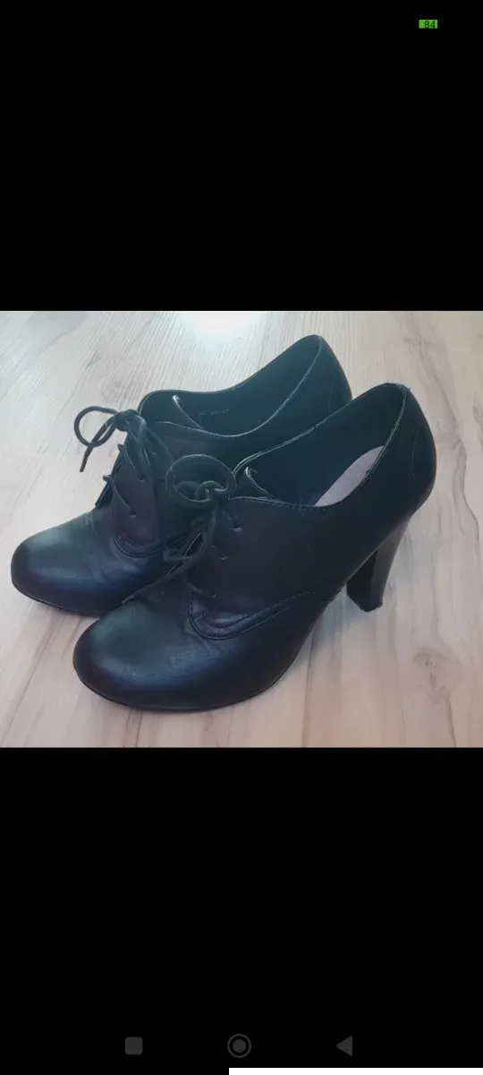 Botines tacón negros cordones