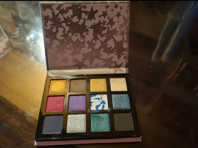 Paleta de maquillaje con 12 sombras