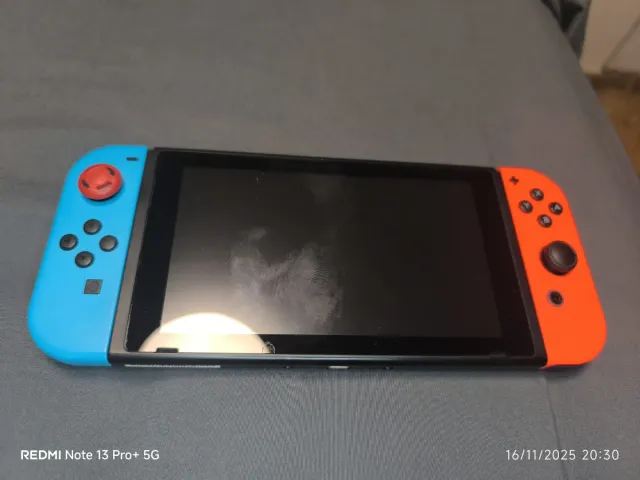 Nintendo Switch Azul/Rojo Casi Nueva