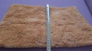 Cuello de pelo mostaza