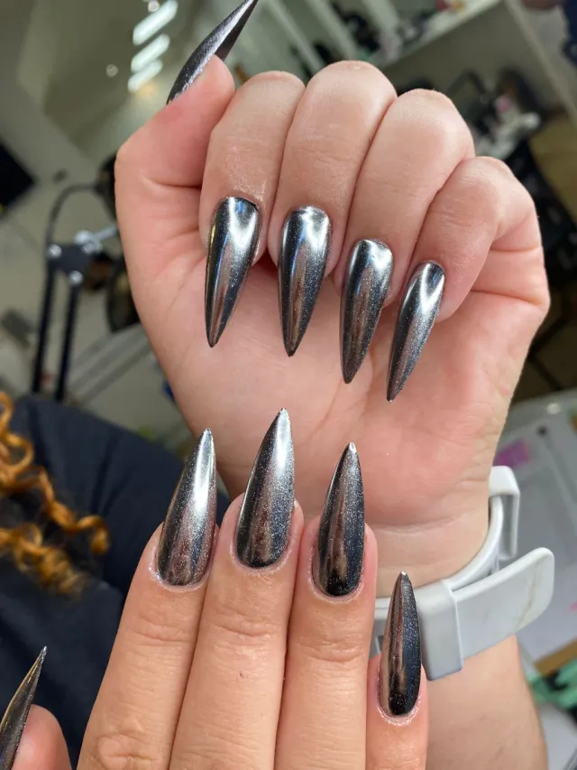 Se busca manicurista