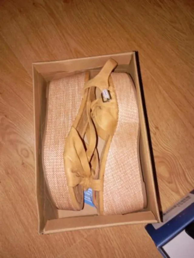 Sandalias de cuña con lazo, talla 37.