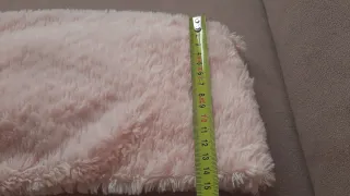 Cuello rosa de pelo sintético