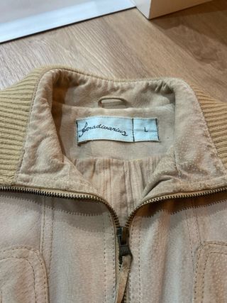 Chaqueta Stradivarius piel vuelta beige. Talla L.