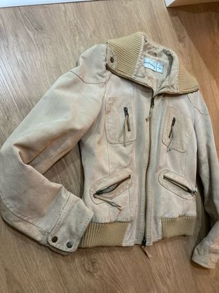 Chaqueta Stradivarius piel vuelta beige. Talla L.
