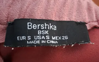 Falda corta rosa con cinturón