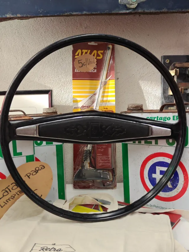 Antiguo volante de Lada Niva