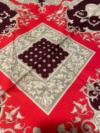 Pañuelo elegante morado y rojo