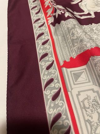 Pañuelo elegante morado y rojo