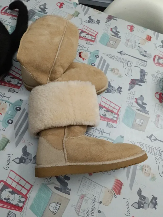 Botas UGG Beige Talla 39'5 originales , antiguas