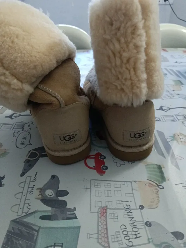 Botas UGG Beige Talla 39'5 originales , antiguas