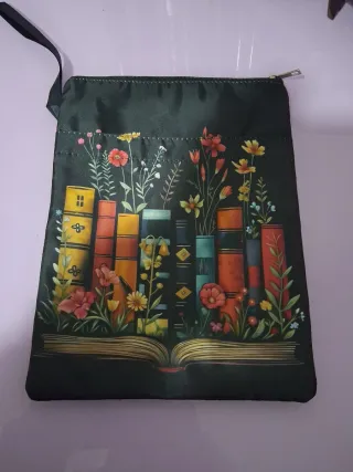 Funda de libros con flores