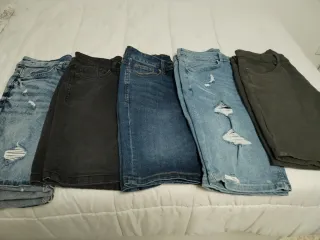 Pantalones cortos vaqueros desgastados