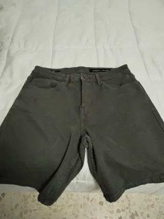 Pantalones cortos vaqueros desgastados
