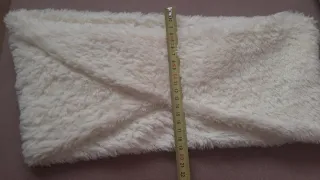 Cuello de pelo beige