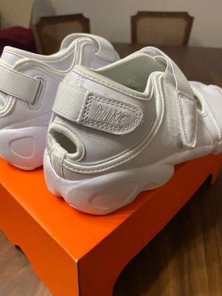 Nike Air Rift Tabi Blancas