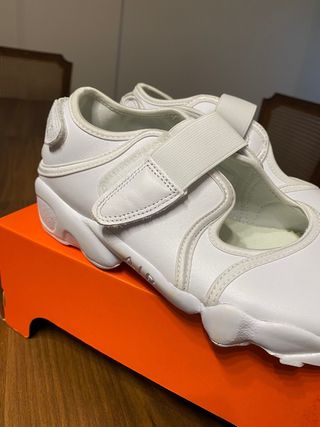 Nike Air Rift Tabi Blancas