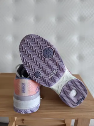 Zapatillas pádel/tenis Munich  blancas y moradas.