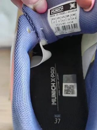 Zapatillas pádel/tenis Munich  blancas y moradas.