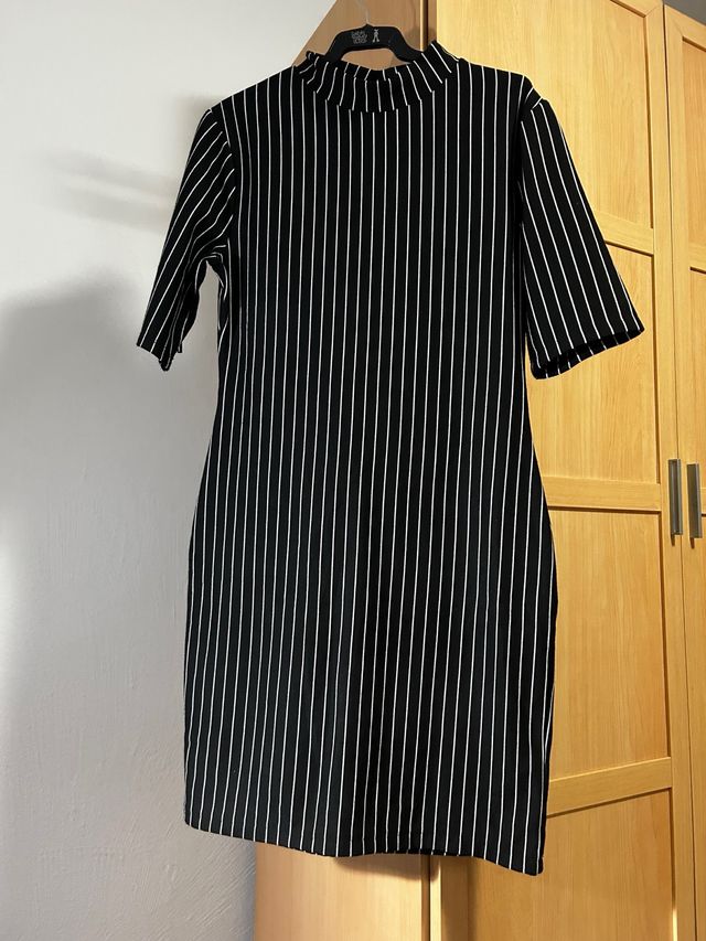 Vestido rayas verticales cuello alto