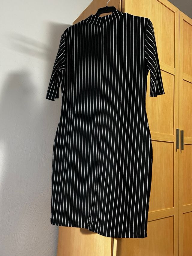 Vestido rayas verticales cuello alto